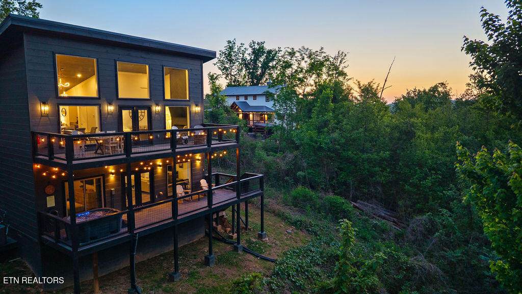 612 Sunset Lane - Photo 1