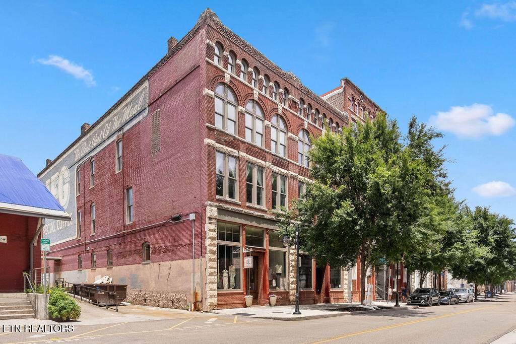 129 Jackson Ave - Photo 1