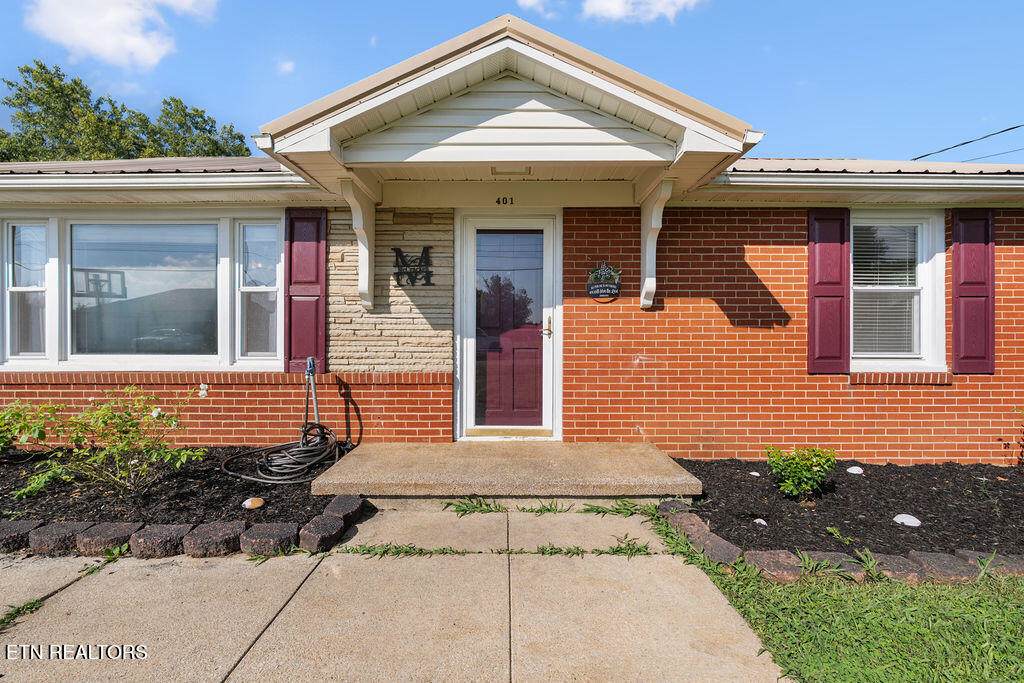 401 White Ave - Photo 1