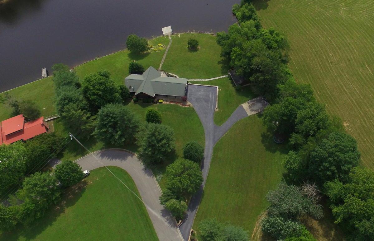 212 Lakeview Drive - Photo 1