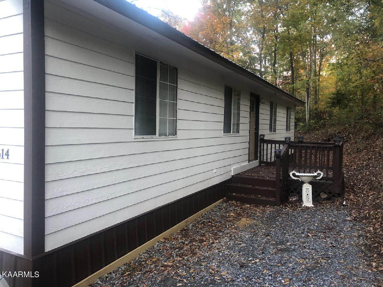 1614 Dogwood St - Photo 1