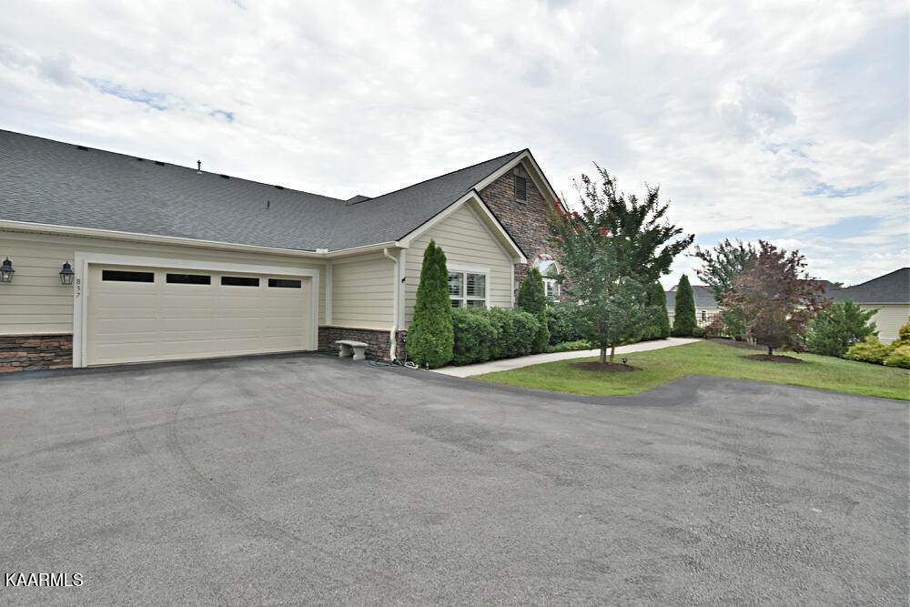 837 Pryse Farm Blvd - Photo 1