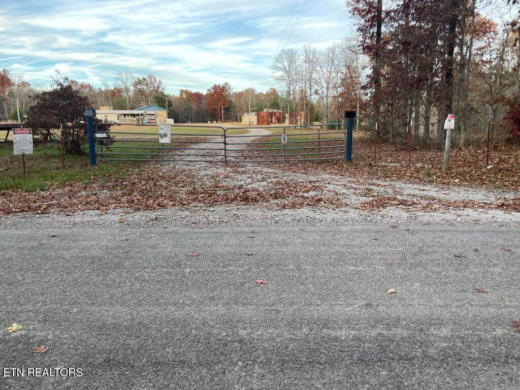 240 Perkins Tr - Photo 1
