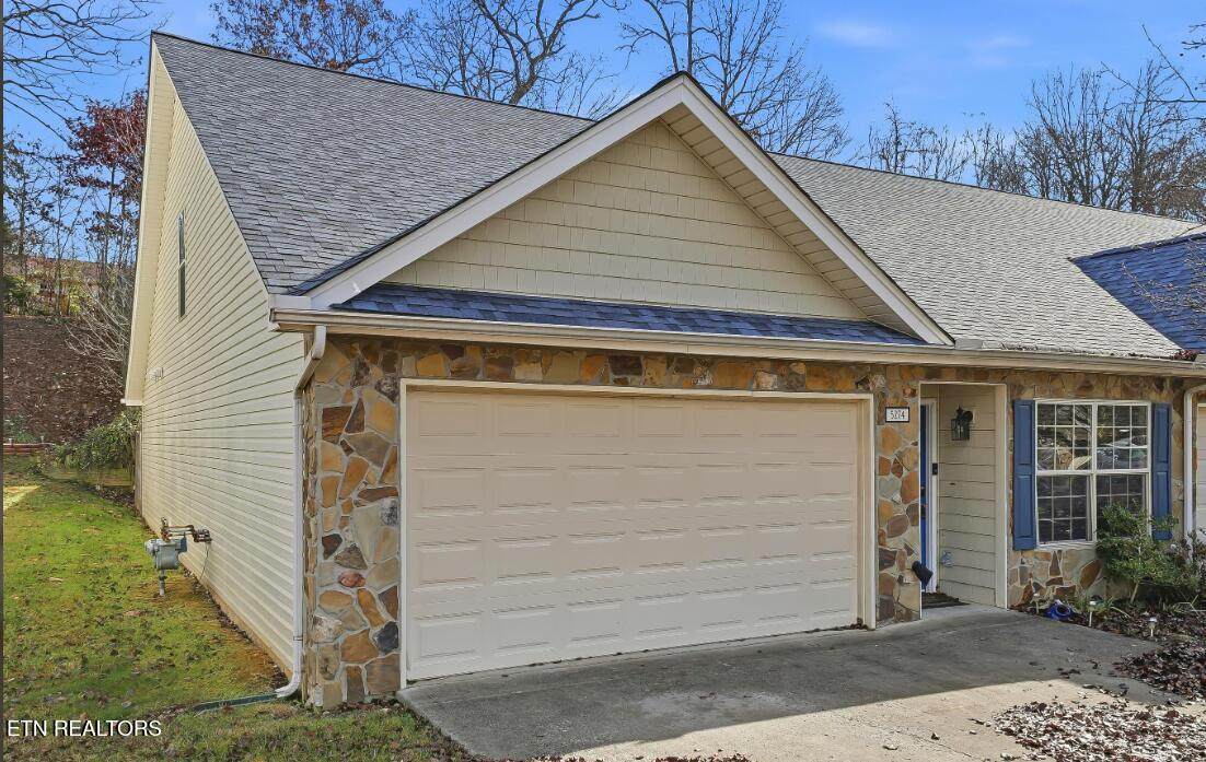 5274 Avery Woods Lane - Photo 1