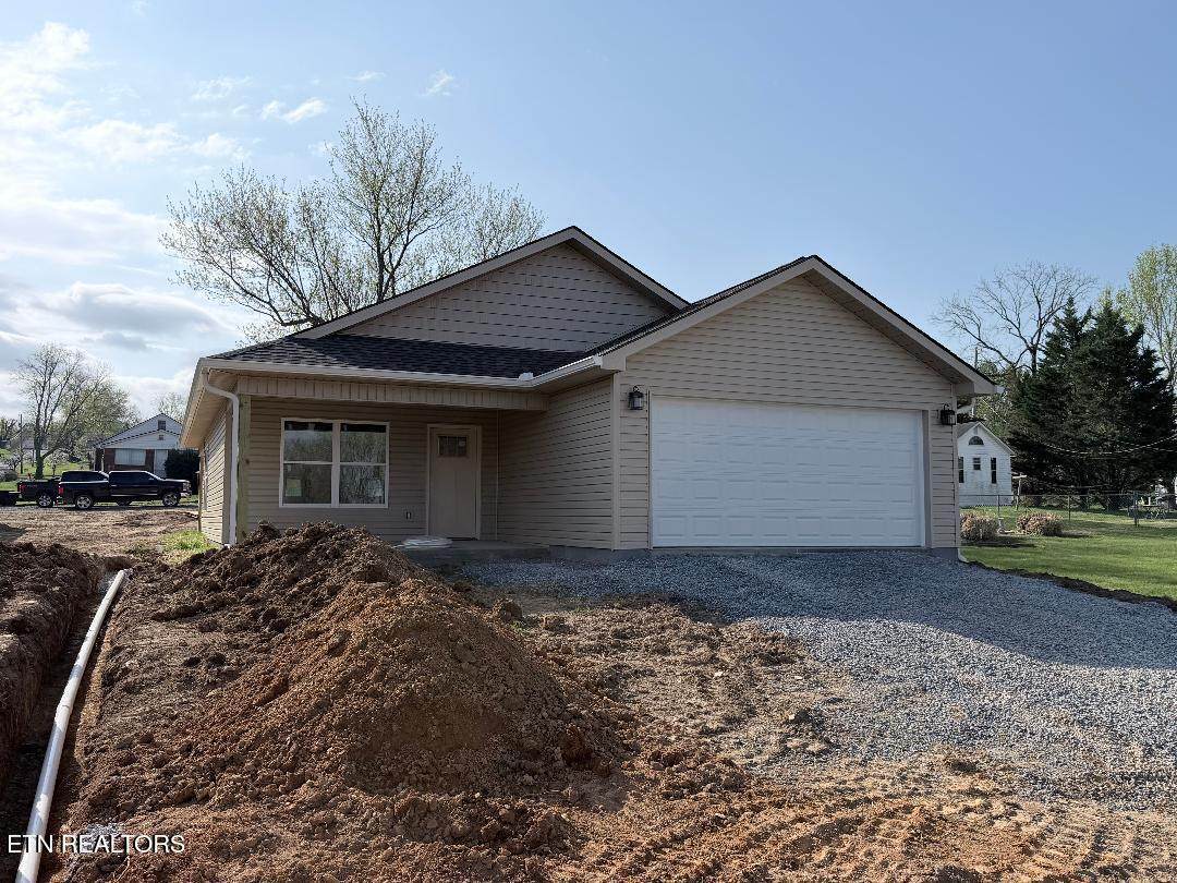 2528 Clark Ave - Photo 1