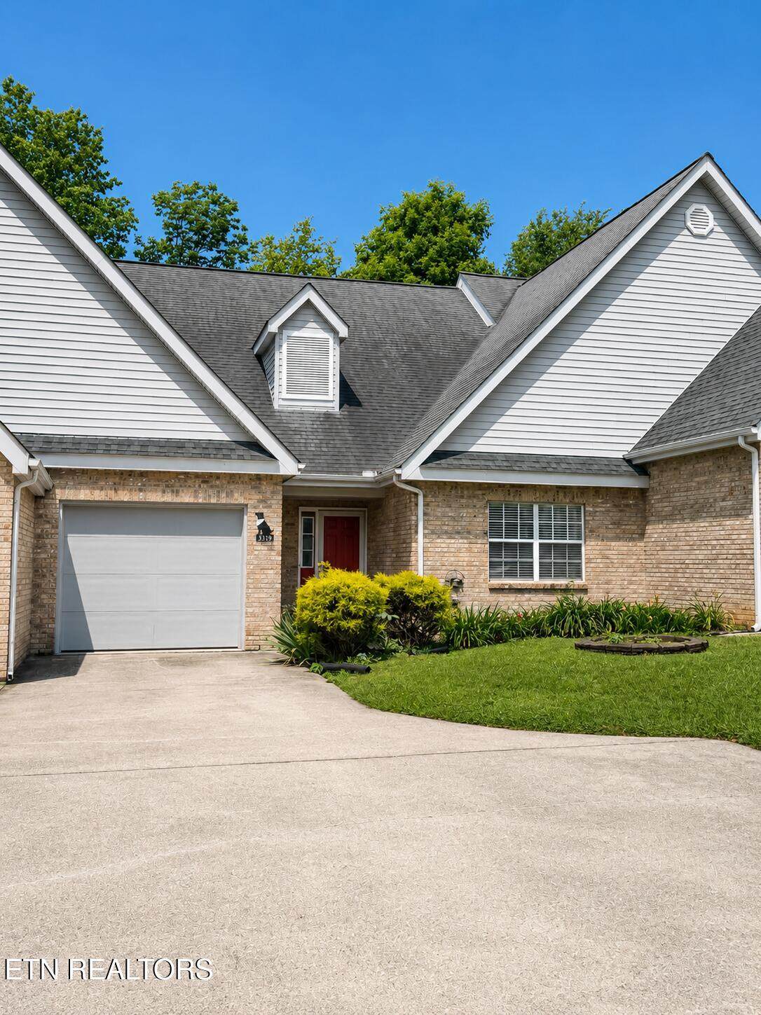 3319 Laurel View Rd - Photo 1