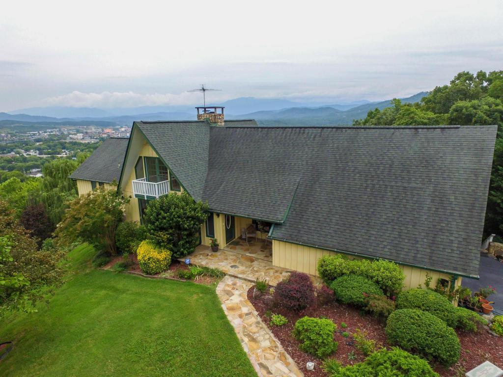 1120 Crestview Drive - Photo 1
