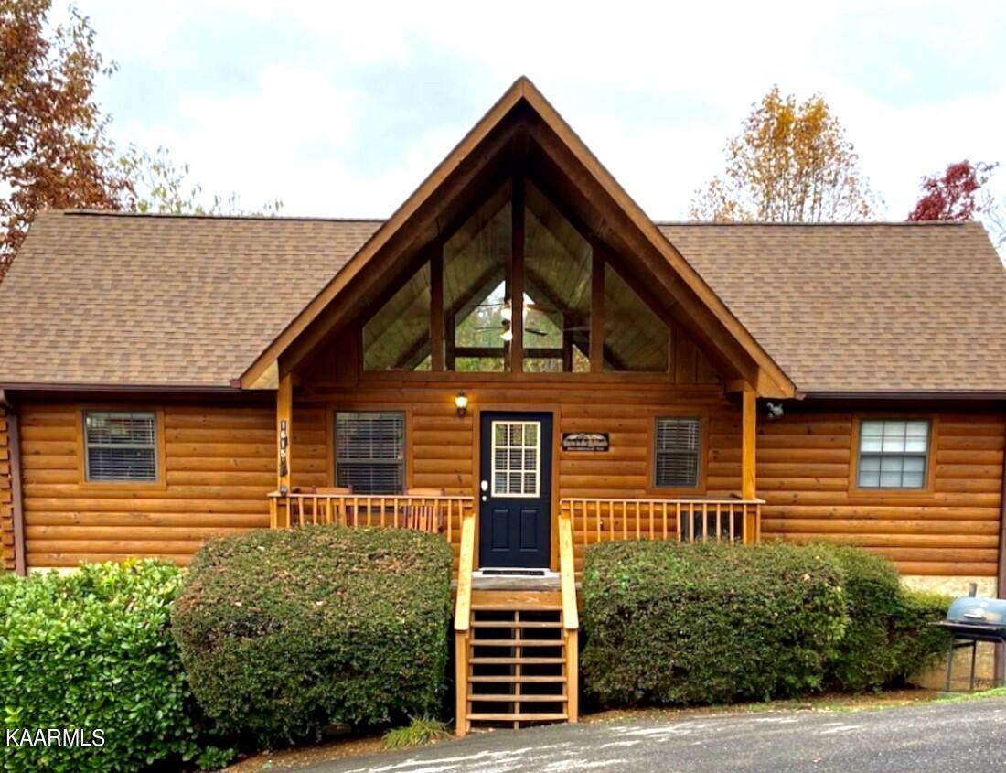 1615 Pinewood Way - Photo 1