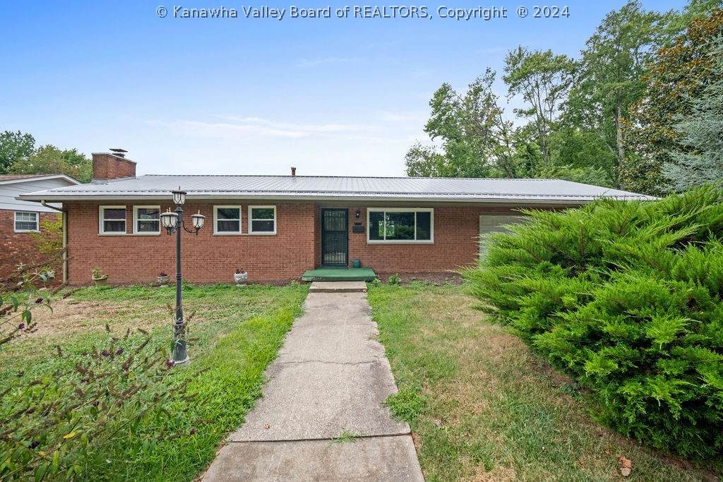 1603 Summit Drive - Photo 1