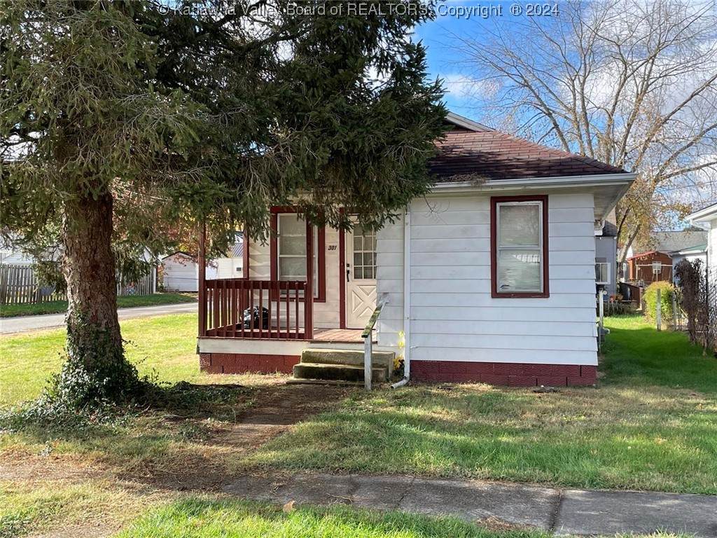 301 & 301 1/2 22nd Street - Photo 1