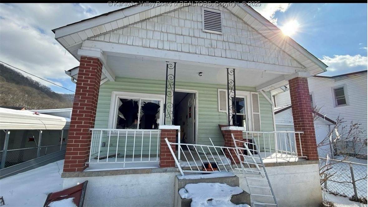 306 Kanawha Street - Photo 1
