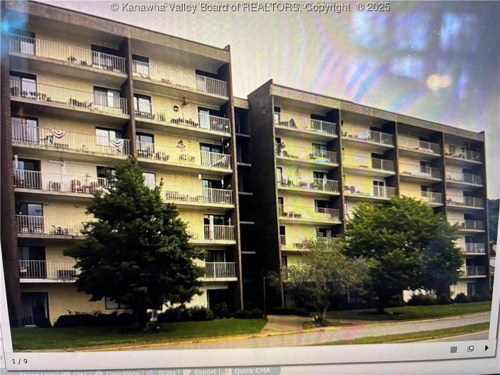 2106 Kanawha Boulevard - Photo 1