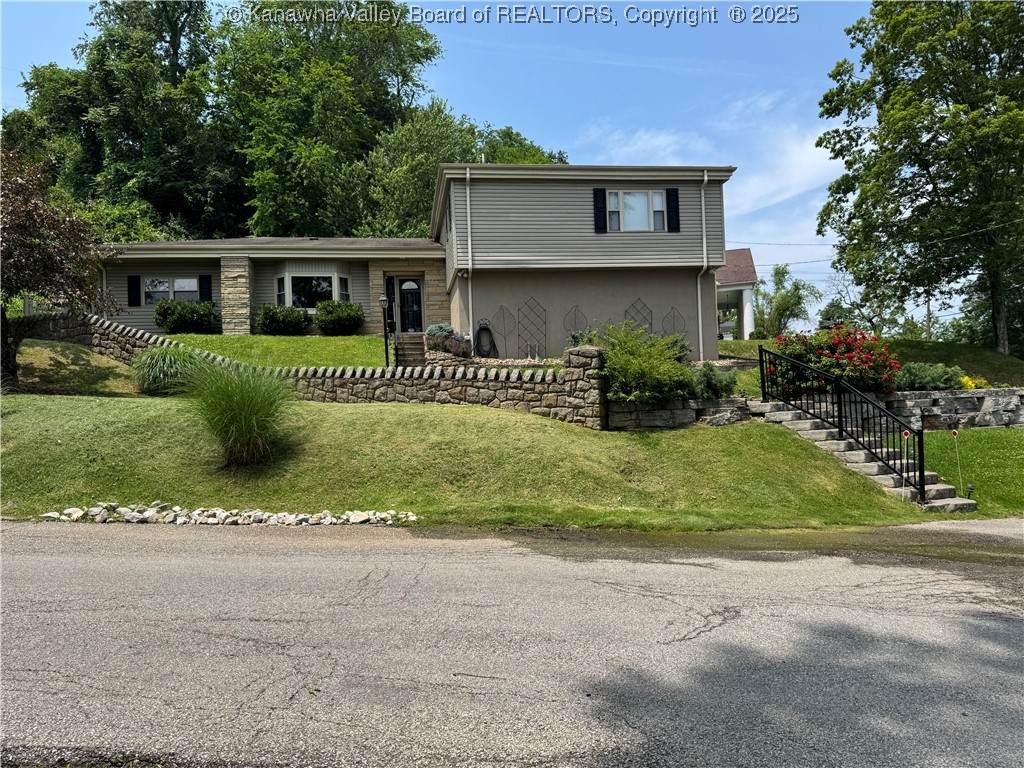 201 Sheridan Circle - Photo 1