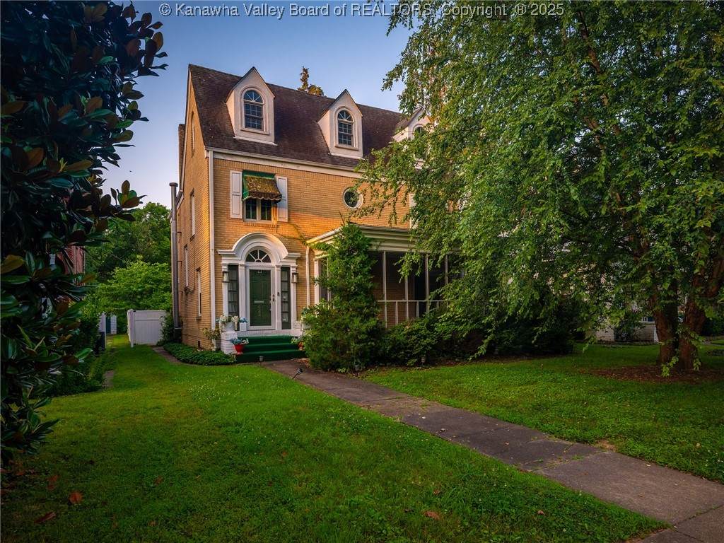 623 11th Avenue - Photo 1