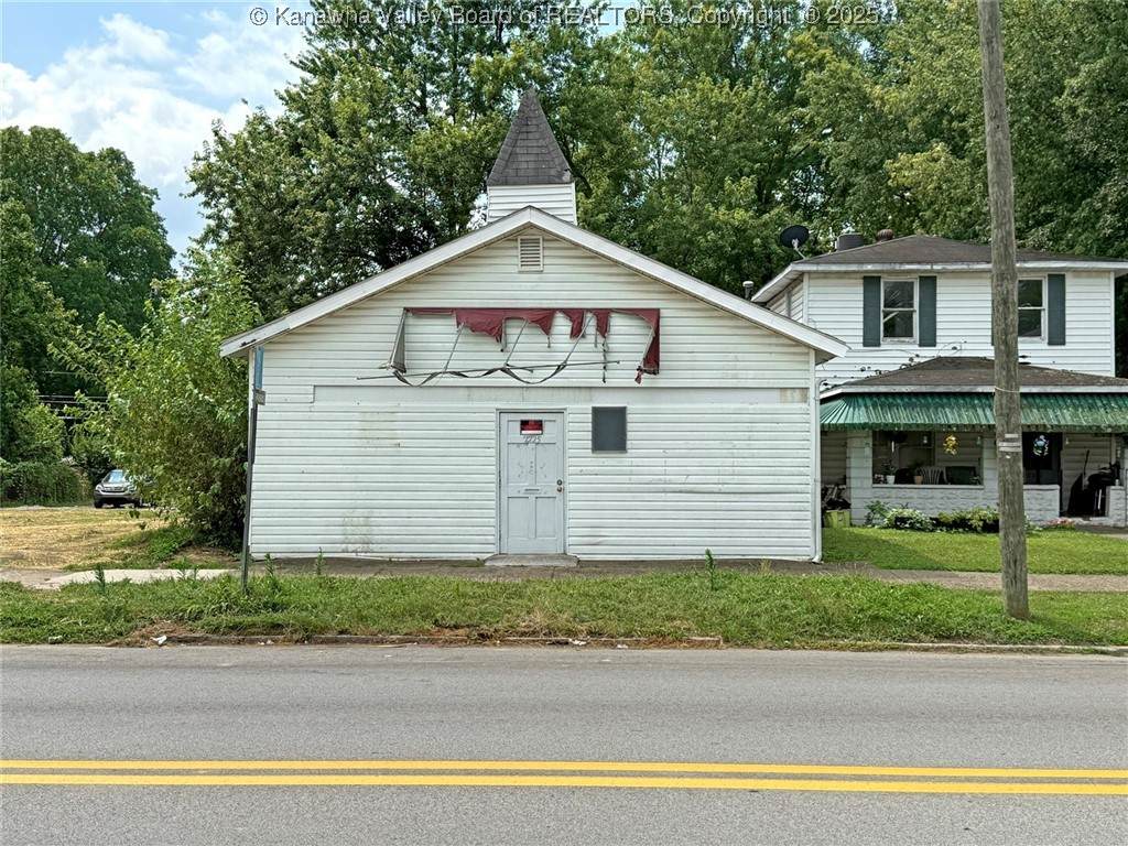 2225 8th Avenue - Photo 1
