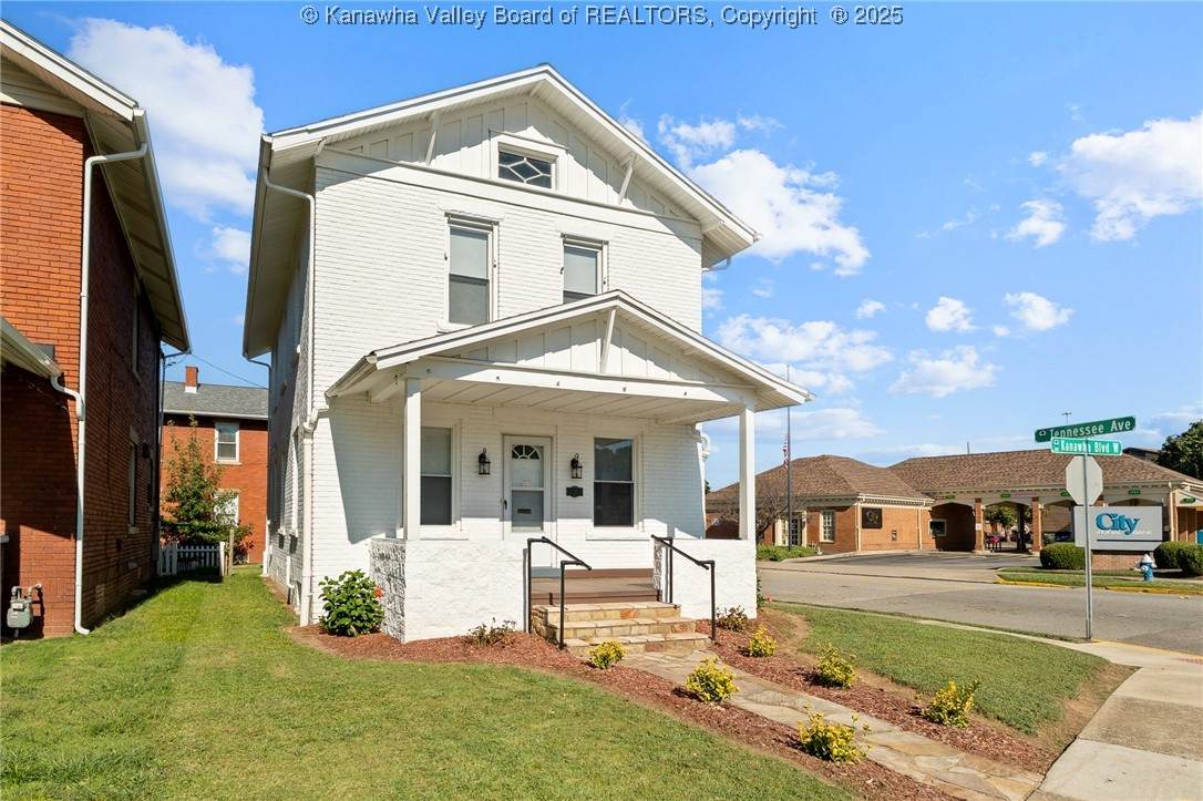 202 Kanawha Boulevard - Photo 1