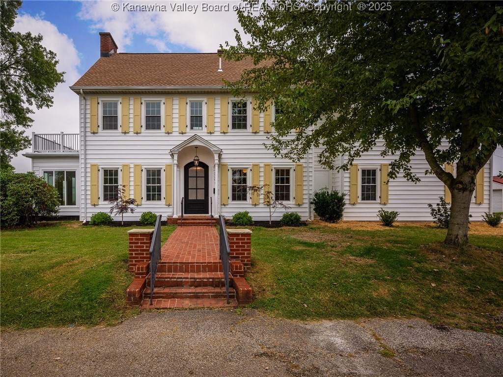 3301 Kanawha Avenue Se - Photo 1