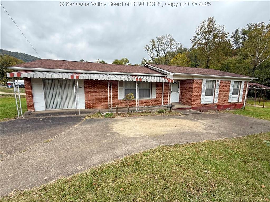 302 Campbell Avenue - Photo 1