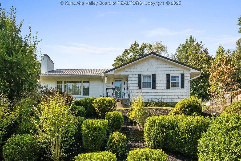 1529 Summit Drive - Photo 1