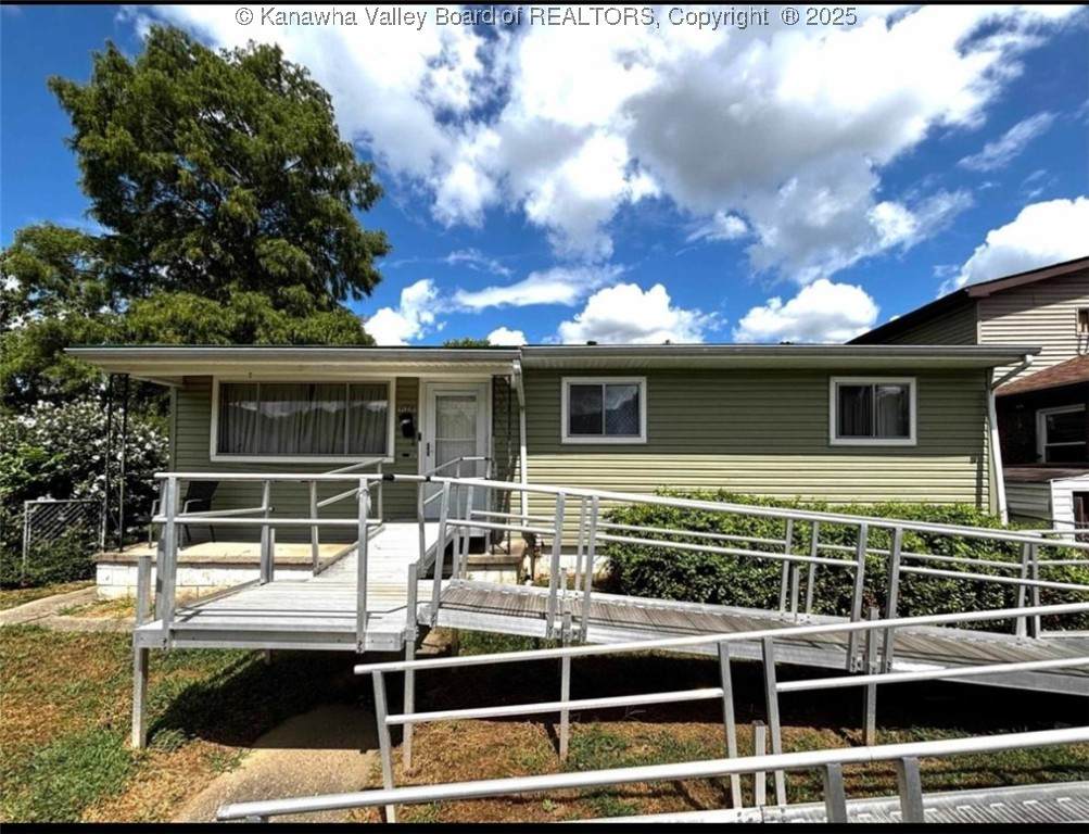 928 Monroe Ave - Photo 1