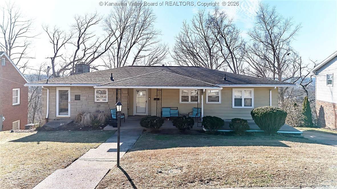 1555 Summit Drive - Photo 1