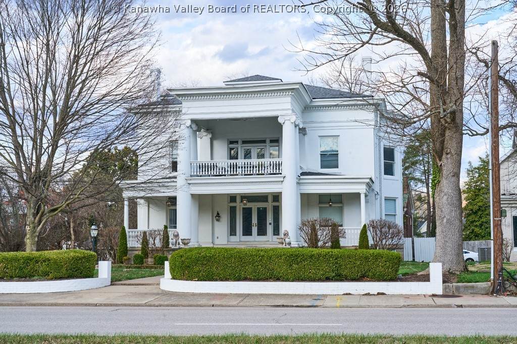 1510 Kanawha Boulevard - Photo 1