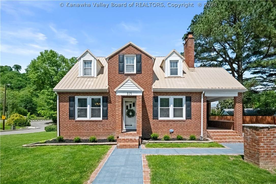 315 27th Street - Photo 1