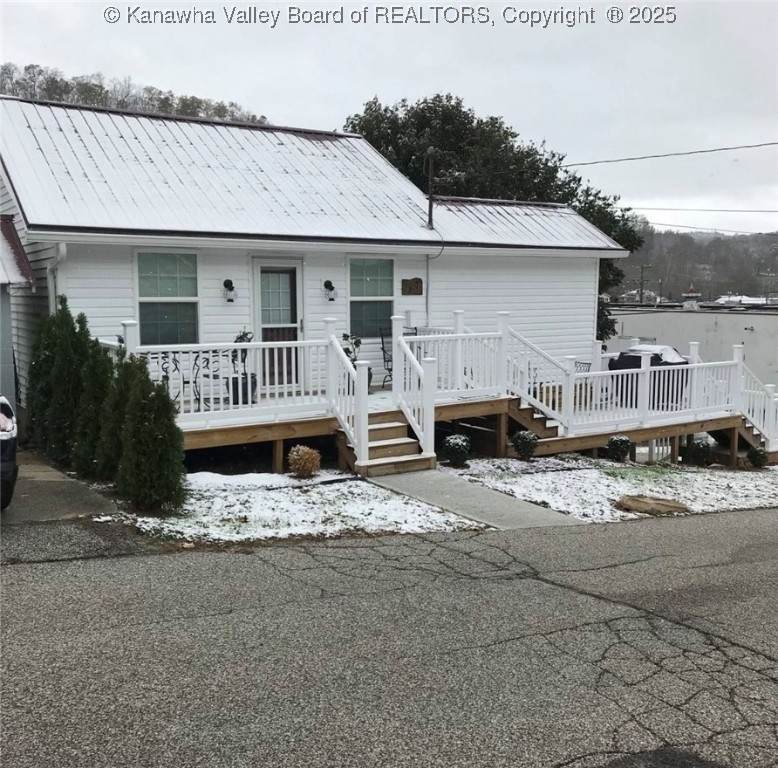 690 Hopkins Avenue - Photo 1