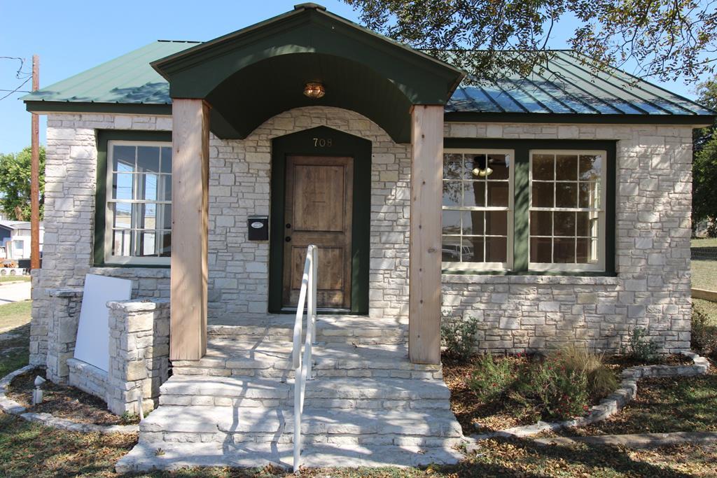 708 Myrta St - Photo 1