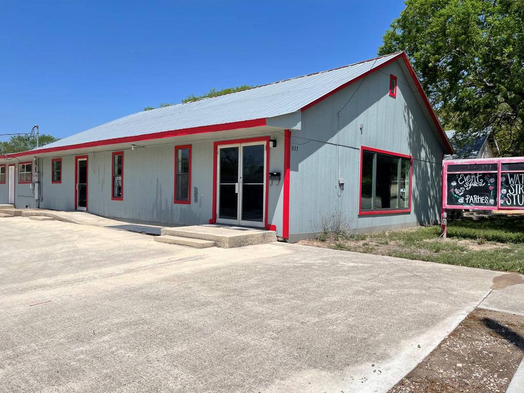 1523 Water St - Photo 1