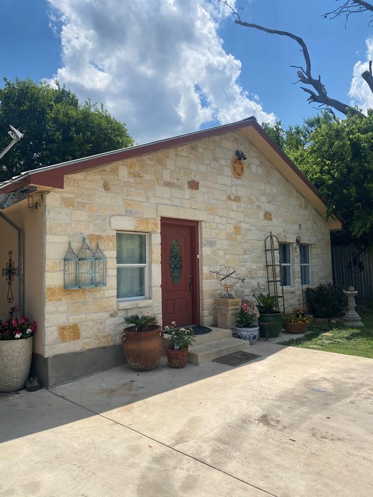 404 Coleman St - Photo 1