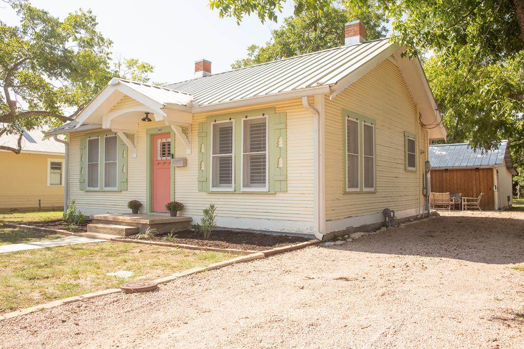 213 Mistletoe St - Photo 1