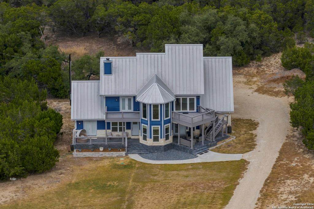 592 Lakepark Dr - Photo 1