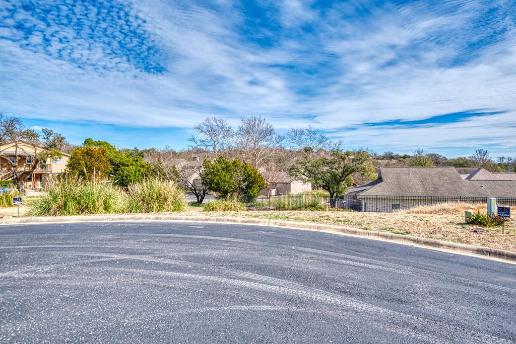 1601 Valencia Dr - Photo 1