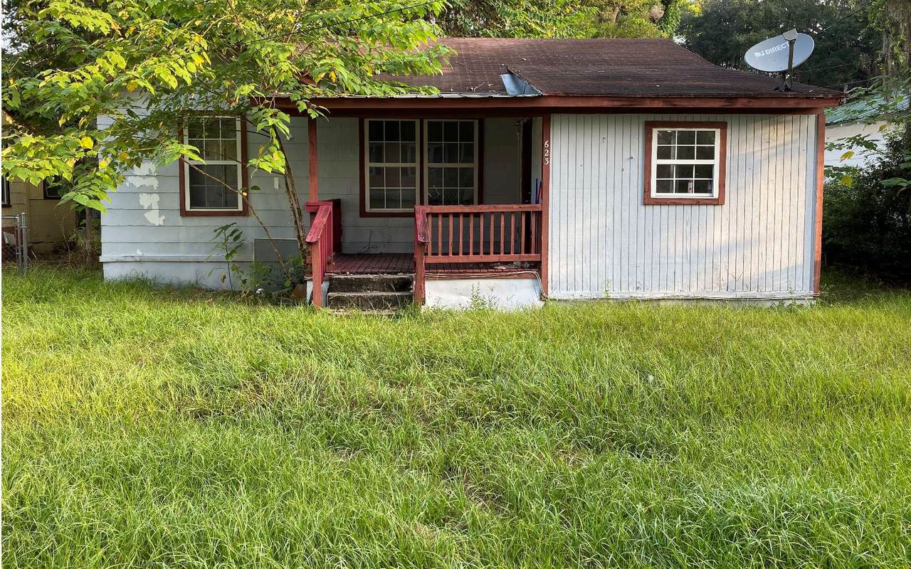 623 Lake Drive - Photo 1