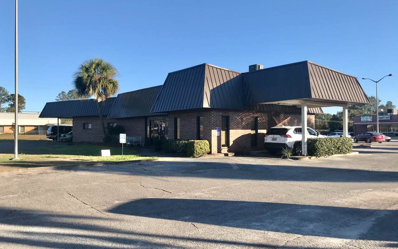801 Pinewood Drive - Photo 1