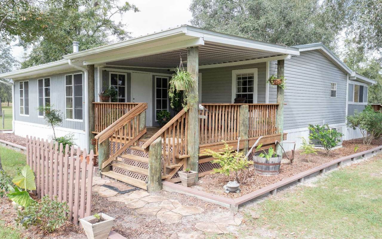 4850 40TH AVENUE - Photo 1