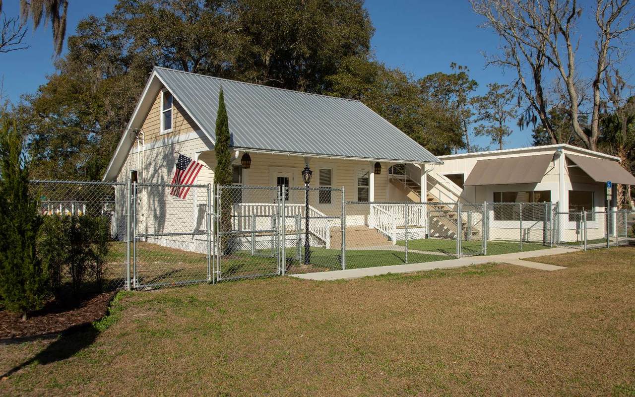 238 Cullen Ave - Photo 1