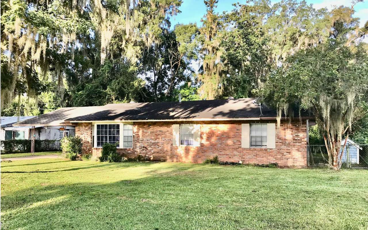 698 Llewellyn Avenue - Photo 1