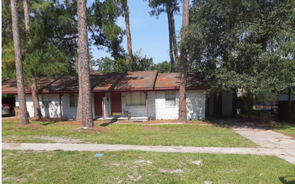 1070 Mcfarlane Ave - Photo 1
