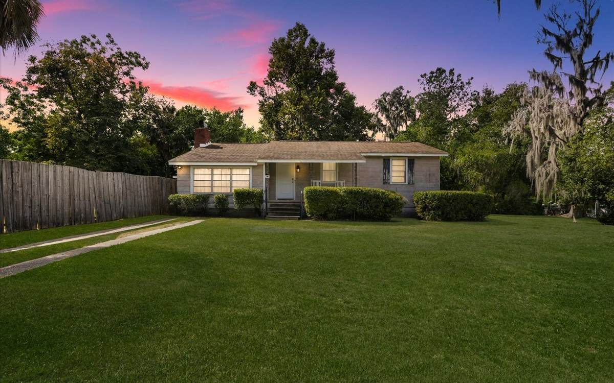 302 Short Lane - Photo 1