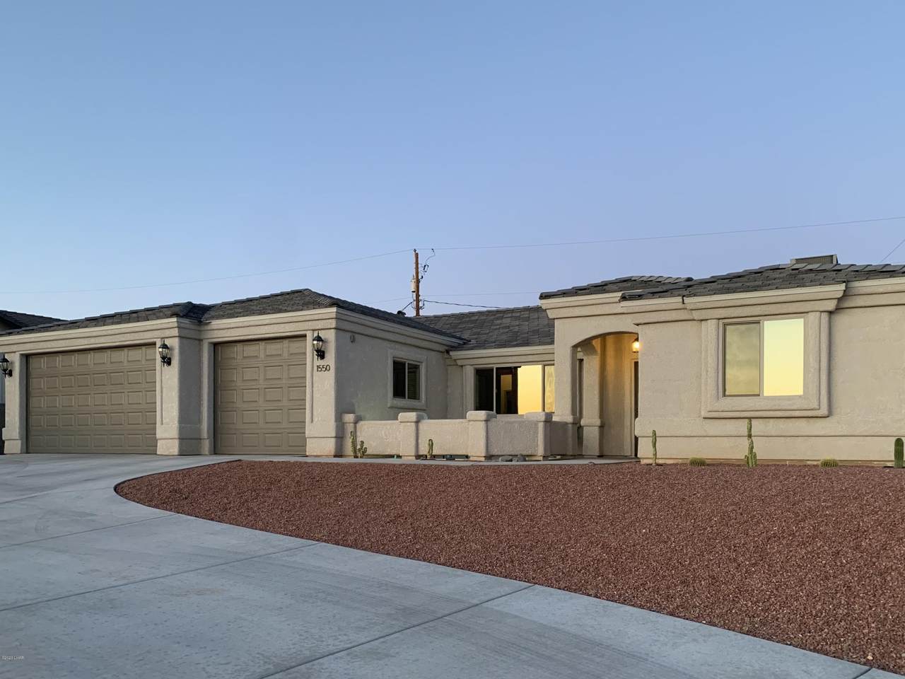 1550 Park Terrace Ave - Photo 1