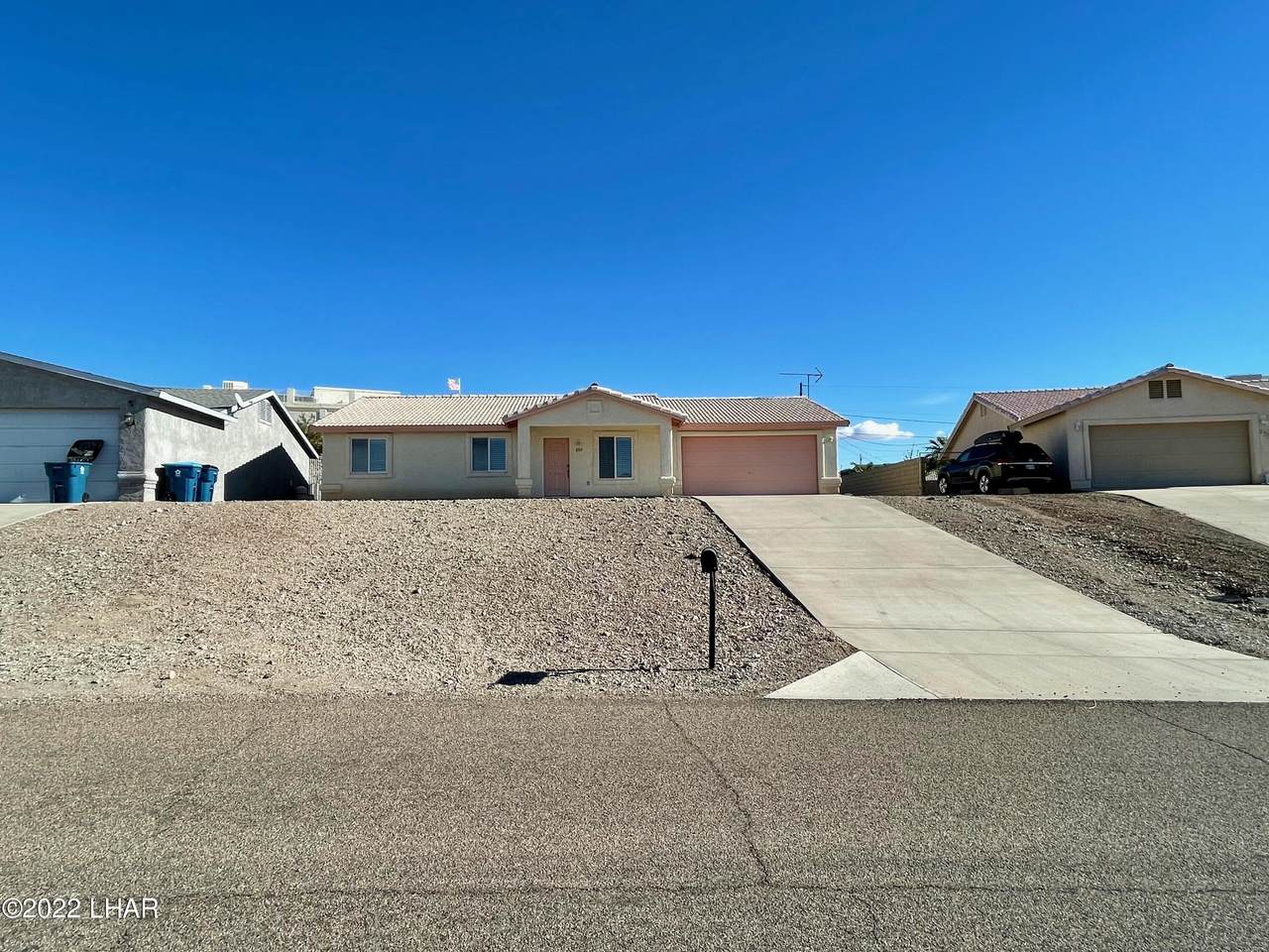 2713 Huntington Dr - Photo 1