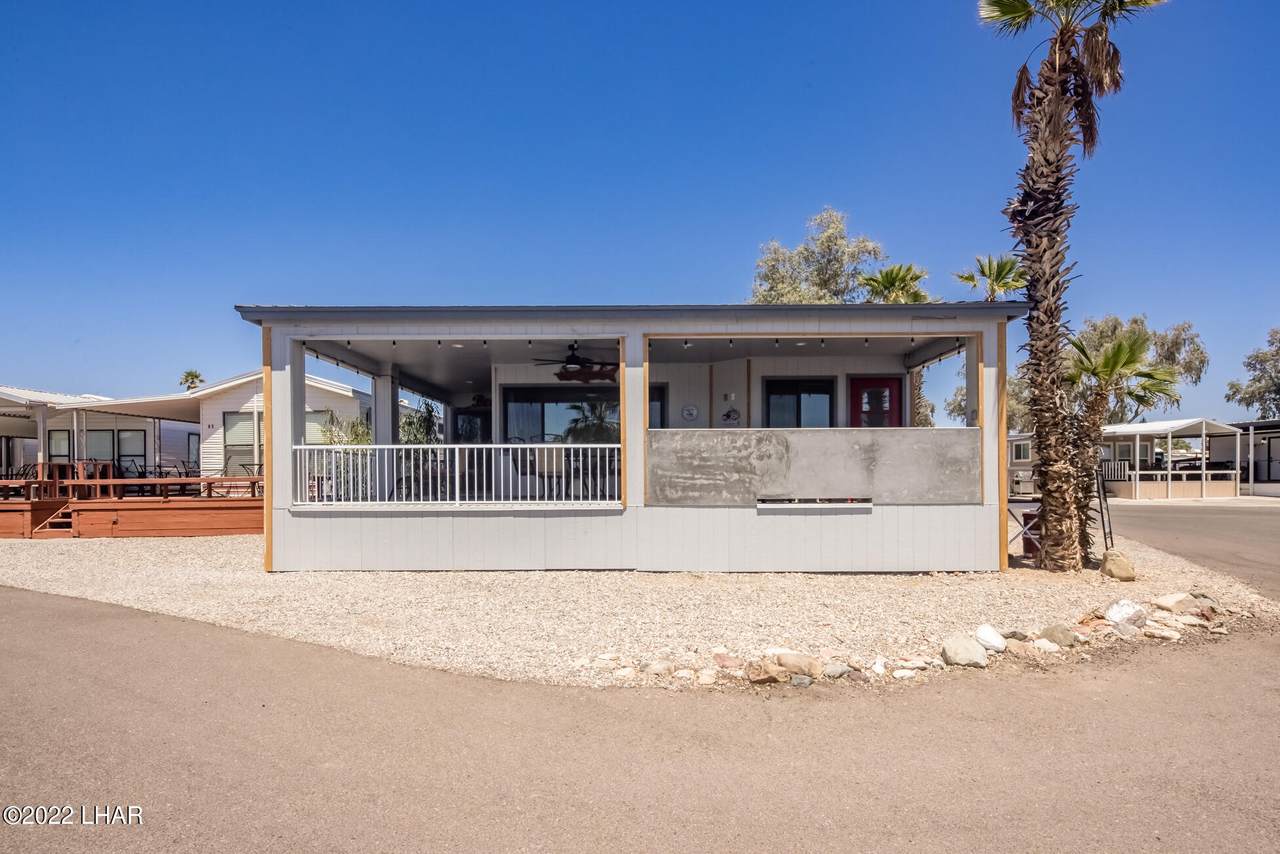 555 Beachcomber - Photo 1