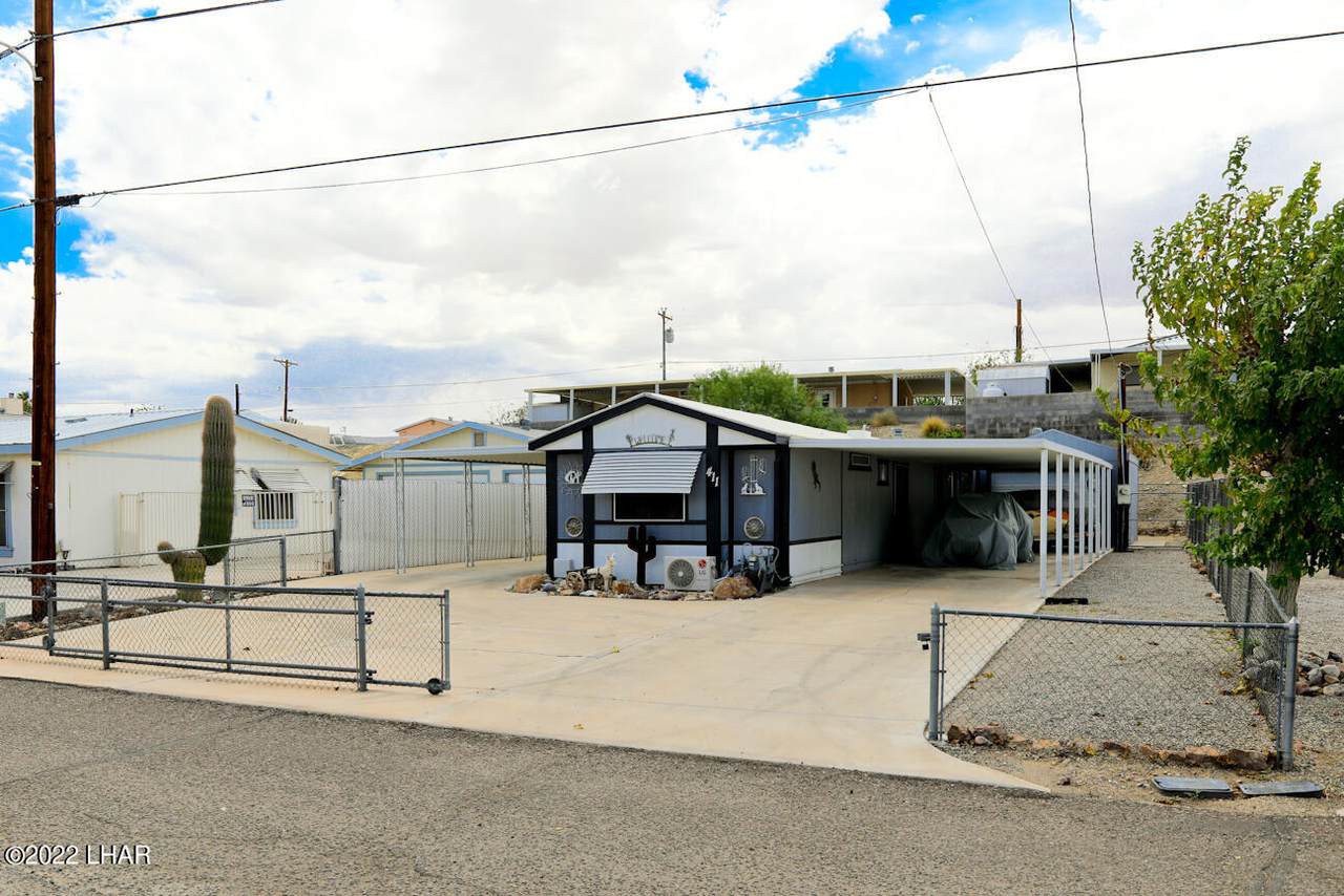 411 Paradise Ln - Photo 1