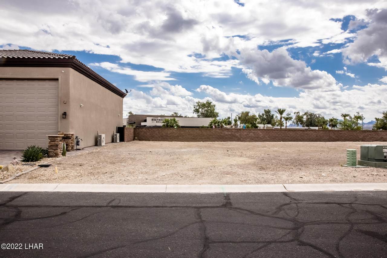 779 Malibu Cir - Photo 1