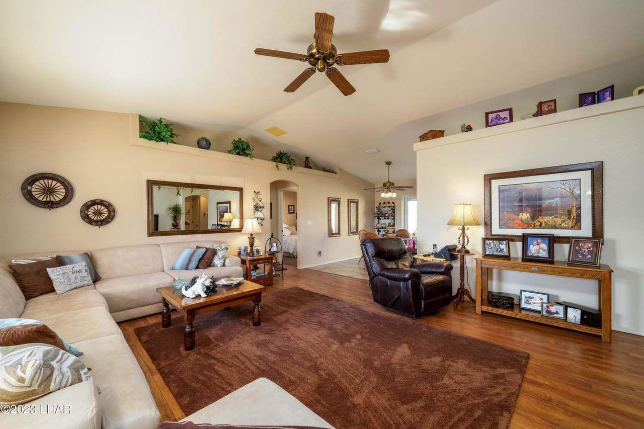 557 Aloha Dr - Photo 1