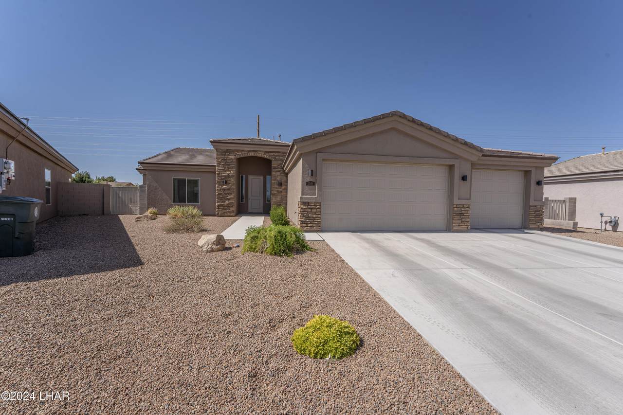 3349 Rosewood St - Photo 1