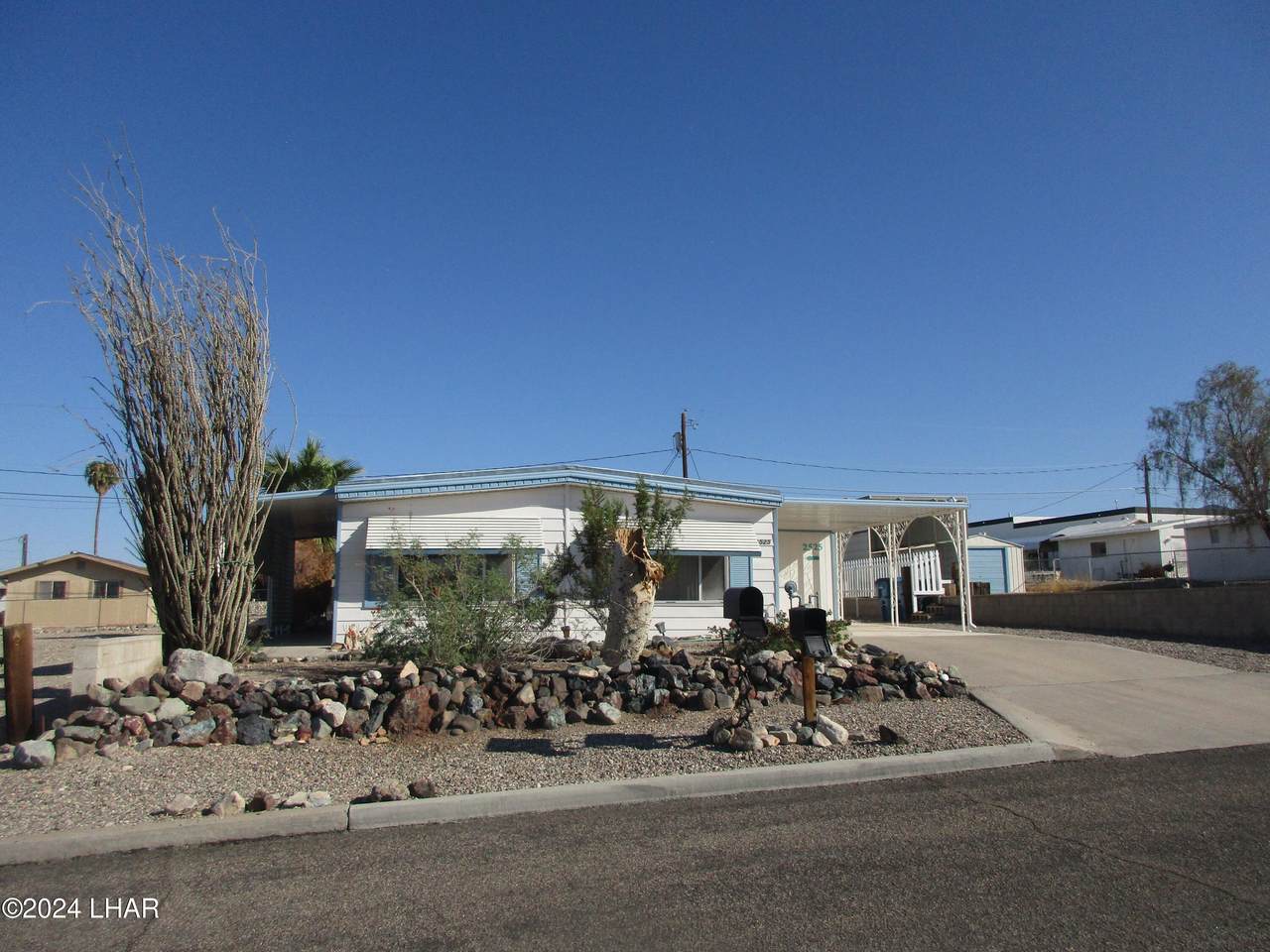 2525 Honeybear Dr - Photo 1