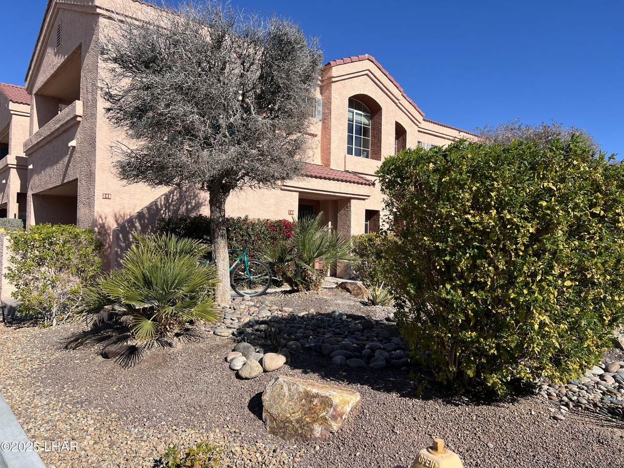 1650 Smoketree Ave - Photo 1